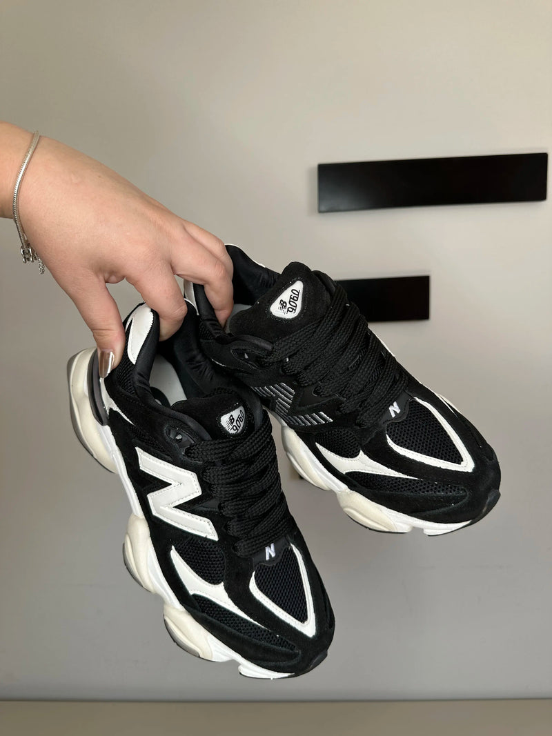 Tênis New Balance 9060 Unissex Preto com Branco